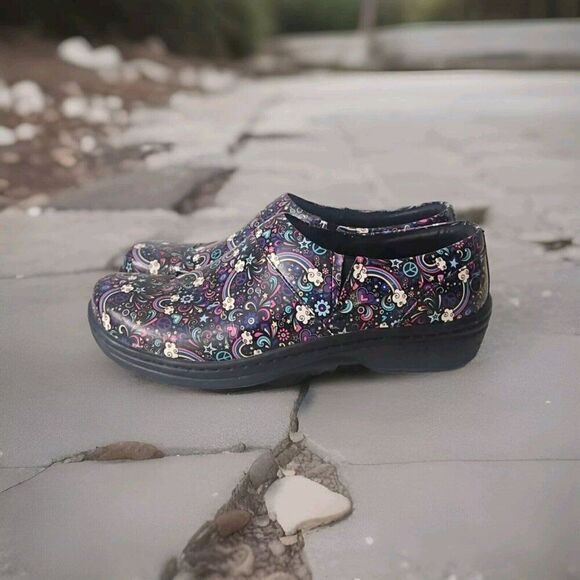 Klogs Footwear Multi-color Peace Out Mission  Nursing Clogs Women's Size 8.5 - Picture 1 of 8